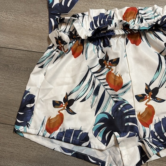 SM134 SHEIN floral belted shorts - Picture 2 of 7